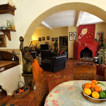 Couette-café Mas De La Montille 4*