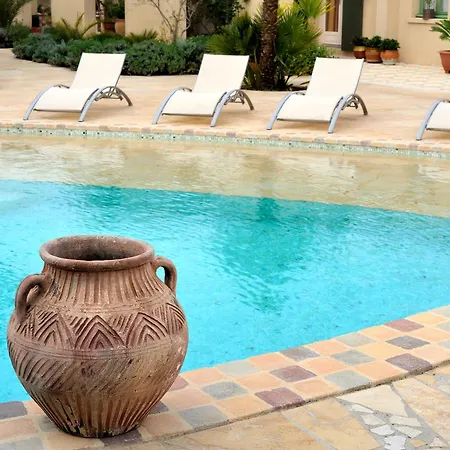 Couette-café Mas De La Montille 4*