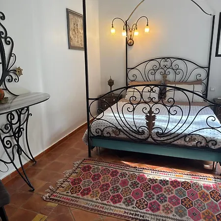 Mas De La Montille Bed & Breakfast 4*